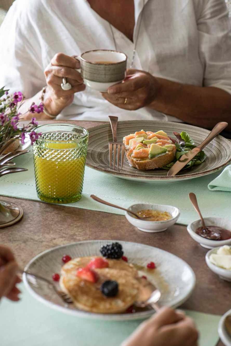 Columbus Urban Resort Флоренция Экстерьер фото A breakfast table with a green juice