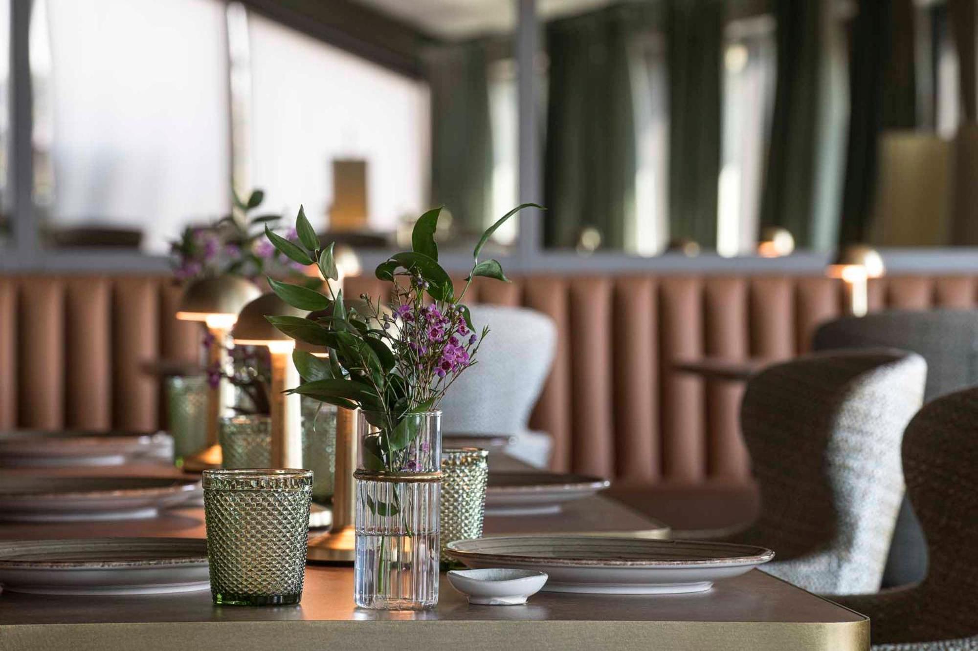 Columbus Urban Resort Флоренция Экстерьер фото Interior of the restaurant