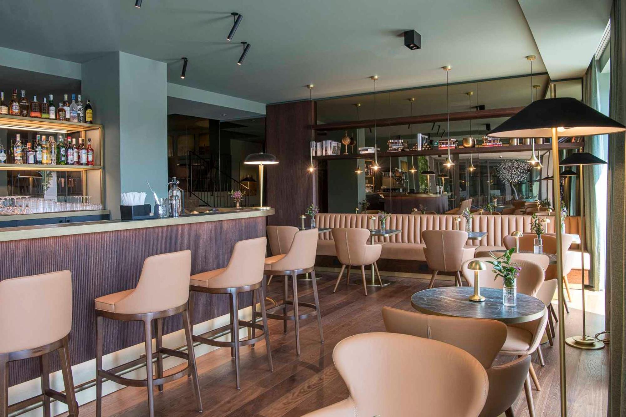 Columbus Urban Resort Флоренция Экстерьер фото The bar at the hotel