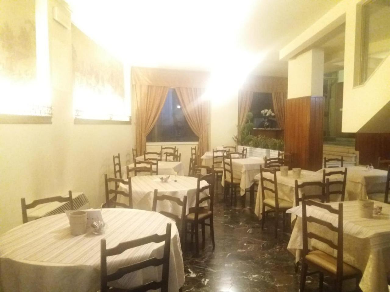 Columbus Urban Resort Флоренция Экстерьер фото Interior of the restaurant