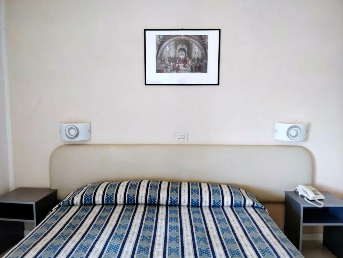 Columbus Urban Resort Флоренция Экстерьер фото A typical room at the hotel