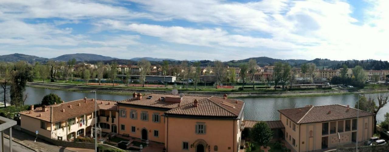 Columbus Urban Resort Флоренция Экстерьер фото View of the Arno river from the tower of the Palazzo del Podestà